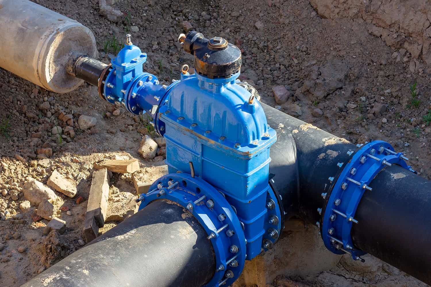 Connection of the construction of main city water blue supply pipeline