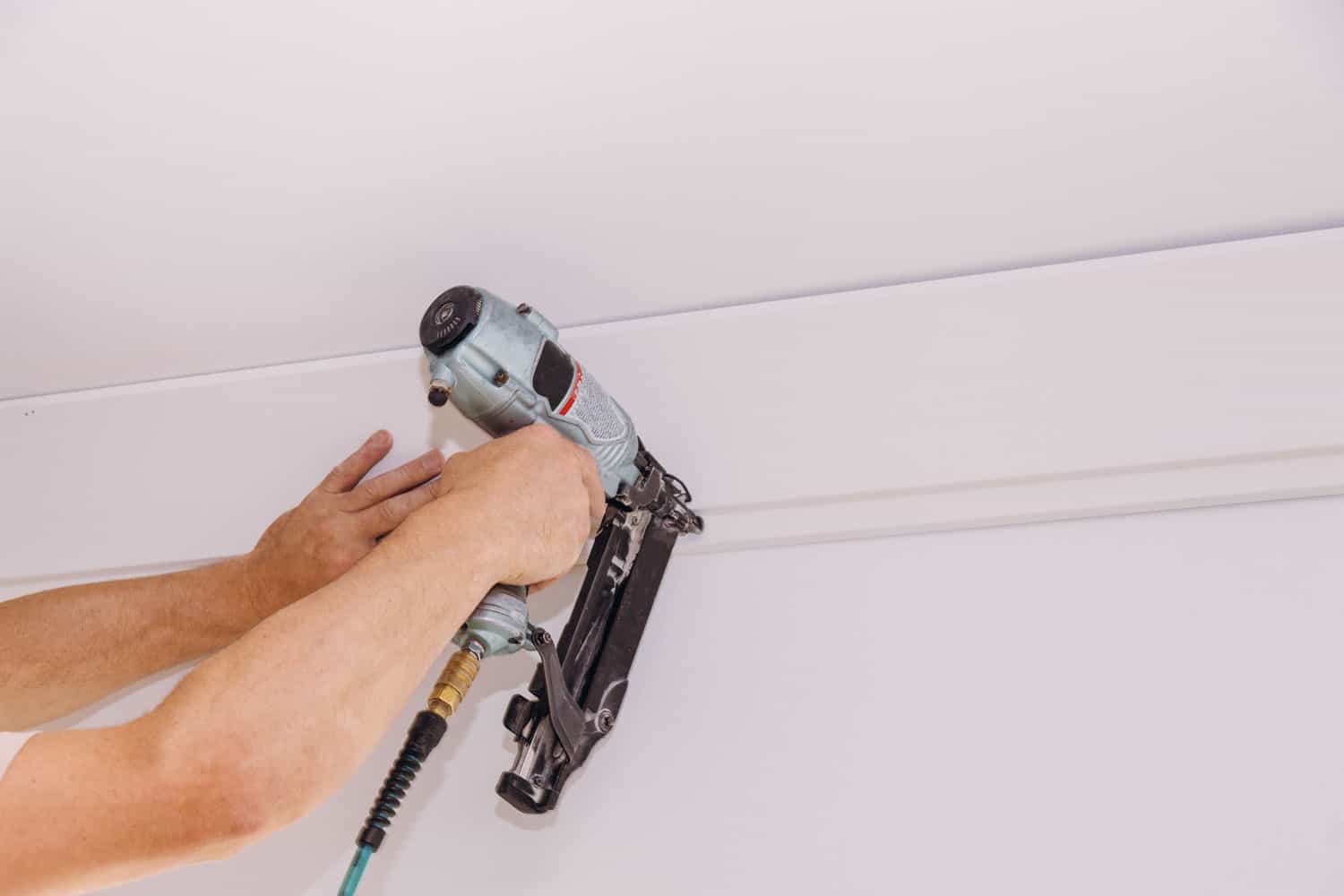 Brad Nailer Air Nail Gun Shoots 18 Gauge Nails For Floor Molding Cabinet Trim 