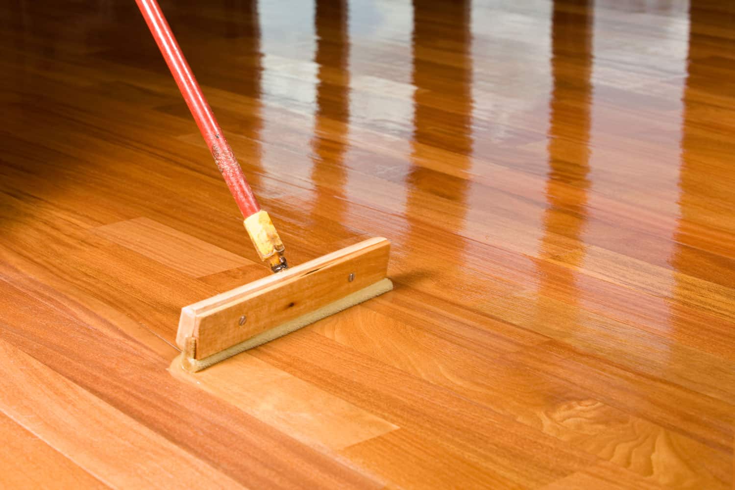 Applying clear Polyurethane on the flooring