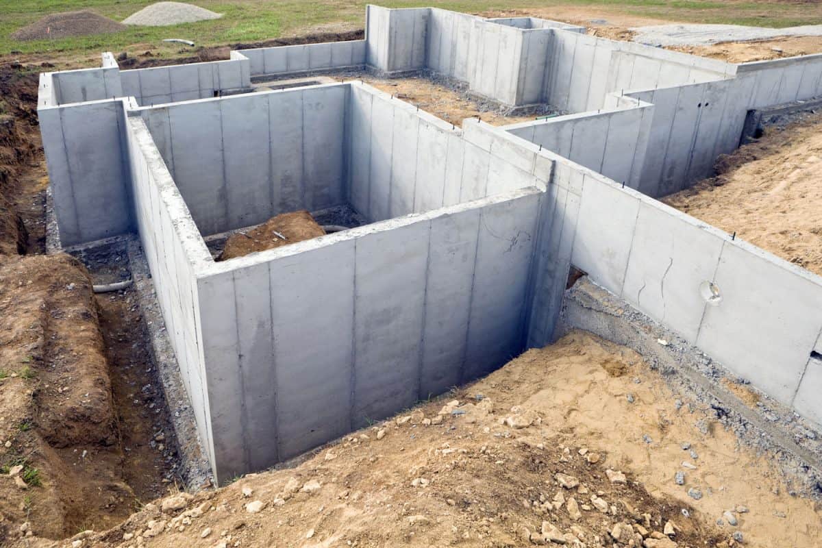 Foundation wall for a residential house