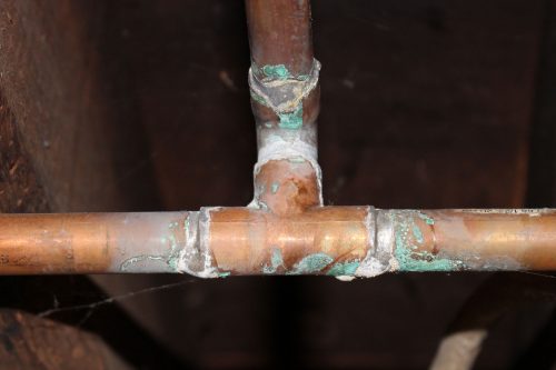 Read more about the article Can Copper Pipes Turn Water Green?