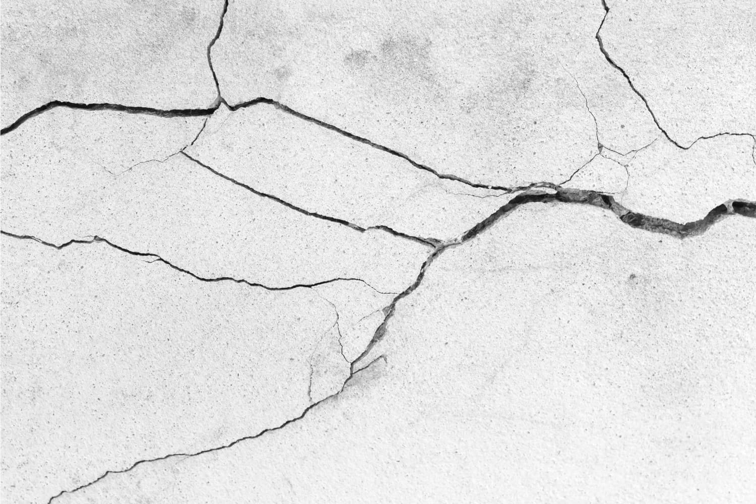 cracks on concrete wall