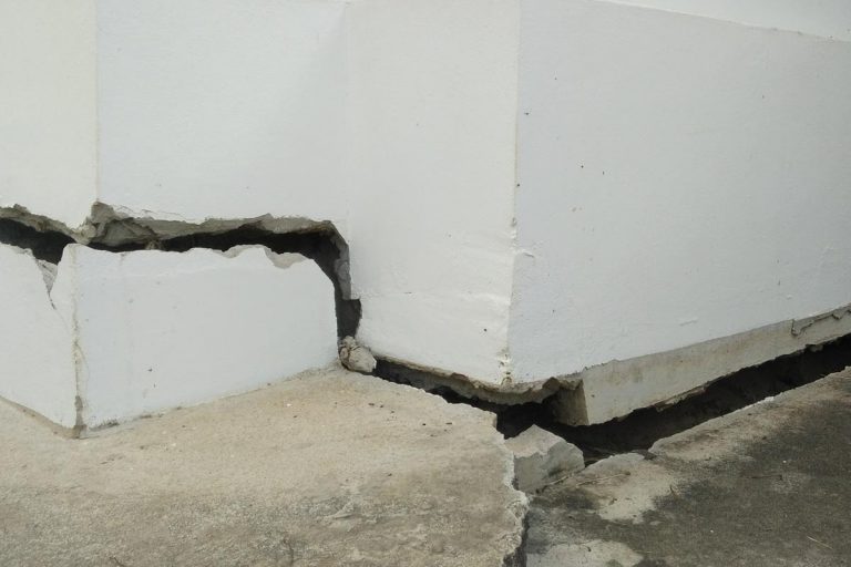 Cracked on concrete building, 5 Types Of Foundation Cracks [What Homeowners Need To Know]