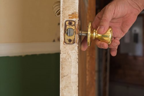 Read more about the article How To Remove A Doorknob From The Outside