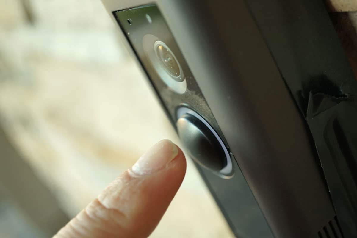 Advantages of having a doorbell in spacious house