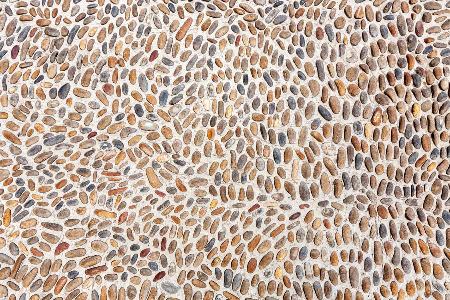 Wandelpad textuur met kleine steentjes in cement bij Normandie