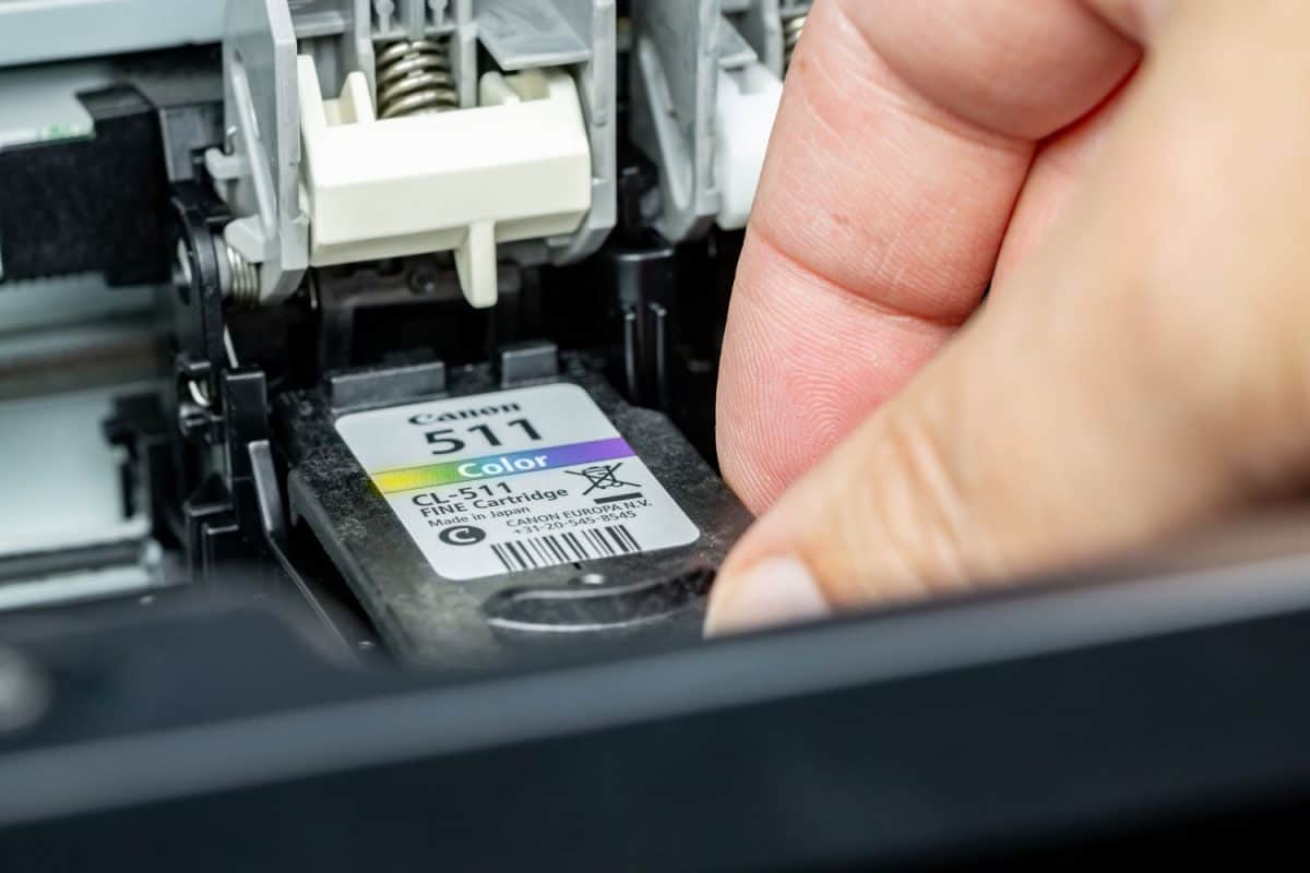 Changing the cartridge of a Canon printer