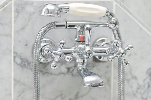 Read more about the article Can You Have The Shower Head And Valve On Opposite Walls?