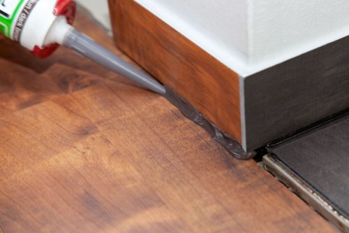 Read more about the article How To Caulk Baseboards Without Tape
