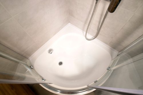 Read more about the article How To Fill A Large Gap Between A Shower Tray And Tiles