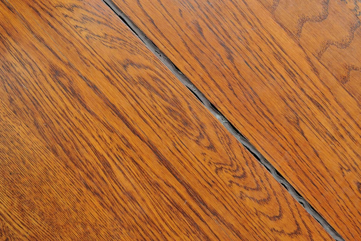 crevice-wood-floor-aged-silicone-sealant